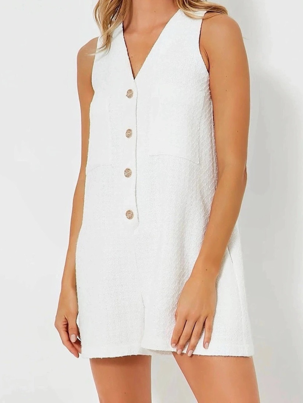 Pomander White V-Neck Romper Size Large Like New